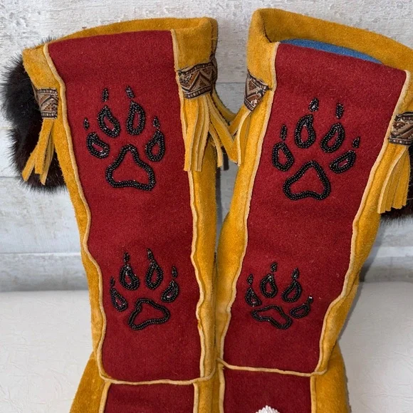 Indigenous Hand Crafted Beaded Bear Paw Fox Moccasins genuine fur pompoms - Picture 2 of 10